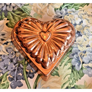 Vintage copper heart design mold with hook for hanging. Daweoo Korea Cottagecore